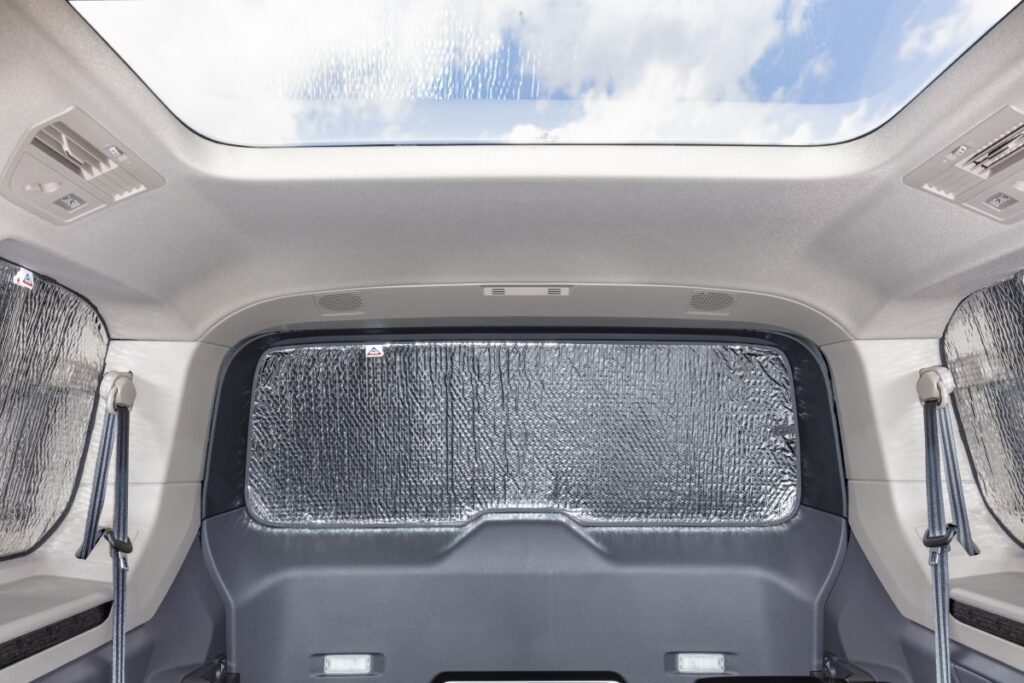 ISOLITE Inside Volkswagen T7 Multivan Heckklappenfenster