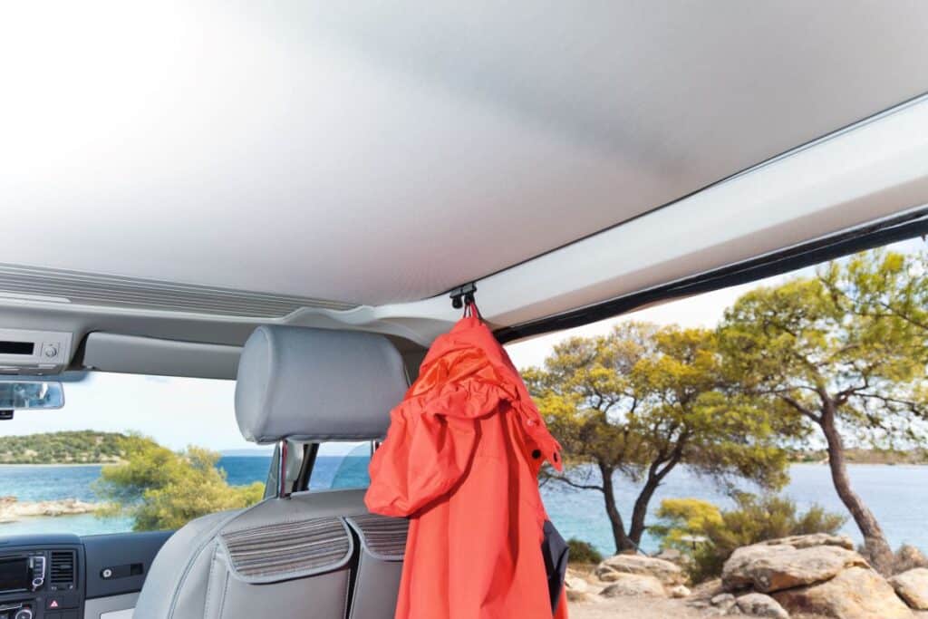 Kleiderhaken-Set für alle Volkswagen T6.1/T6/T5 California