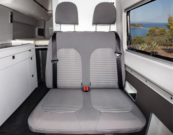 Second Skin Schonbezug 2er-Sitzbank mit Sicherheitsgurt VW Grand California 600/680 im Design „Valley/Palladium“