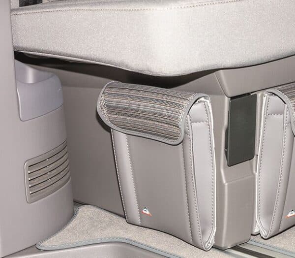 UTILITY Tasche seitlich rechts Bettkasten 2er-Bank und D-Säule rechts VW T6.1 California Coast/Beach, Design VW T6.1 „Mixed Dots/Leder Palladium"