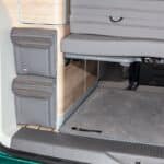 UTILITY Kleiderschrank Heck 2 Taschen, VW T6.1 California Ocean/Coast, Design „Mixed Dots/Leder Palladium“