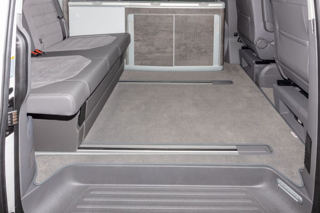 Veloursteppich 2 Bodenschienen Fahrgastraum, Volkswagen T6.1 California Ocean/Coast