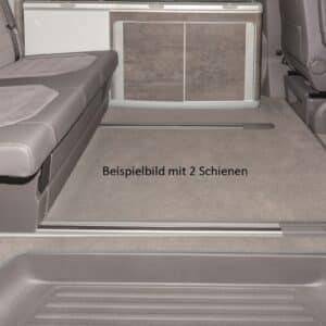 Veloursteppich für Fahrgastraum VW T6.1 California Ocean / Coast, 3 Bodenschienen, Design „Palladium" Veloursteppich 3 Bodenschienen Fahrgastraum, VW T6.1 California Ocean/Coast, Design „Palladium"