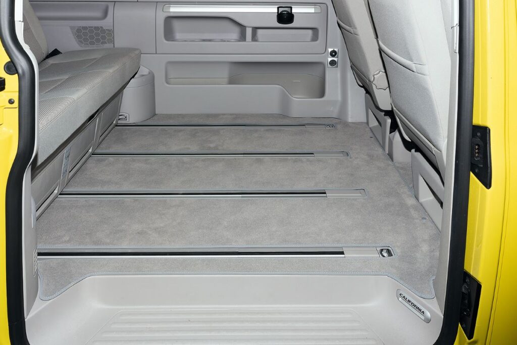 Veloursteppich 3er-Bank 1 Schiebetür Palladium Volkswagen T6.1/T6/T5 California Beach (ab 2011)/Multivan (ab 2010)