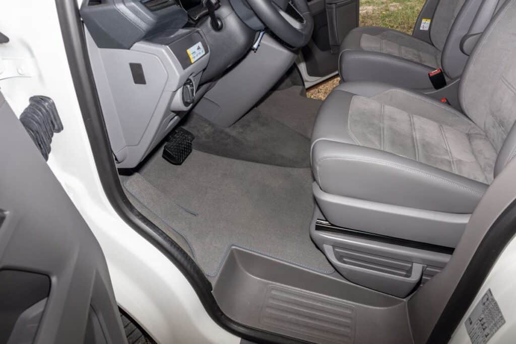 Veloursteppich Fahrerhaus Volkswagen T6 Rechtslenker – Clipbefestigung – Design Palladium