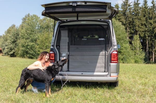 FLYOUT Heckklappen-Öffnung VW T6.1/T6/T5 California Ocean, Coast, Comfortline – Bild 4