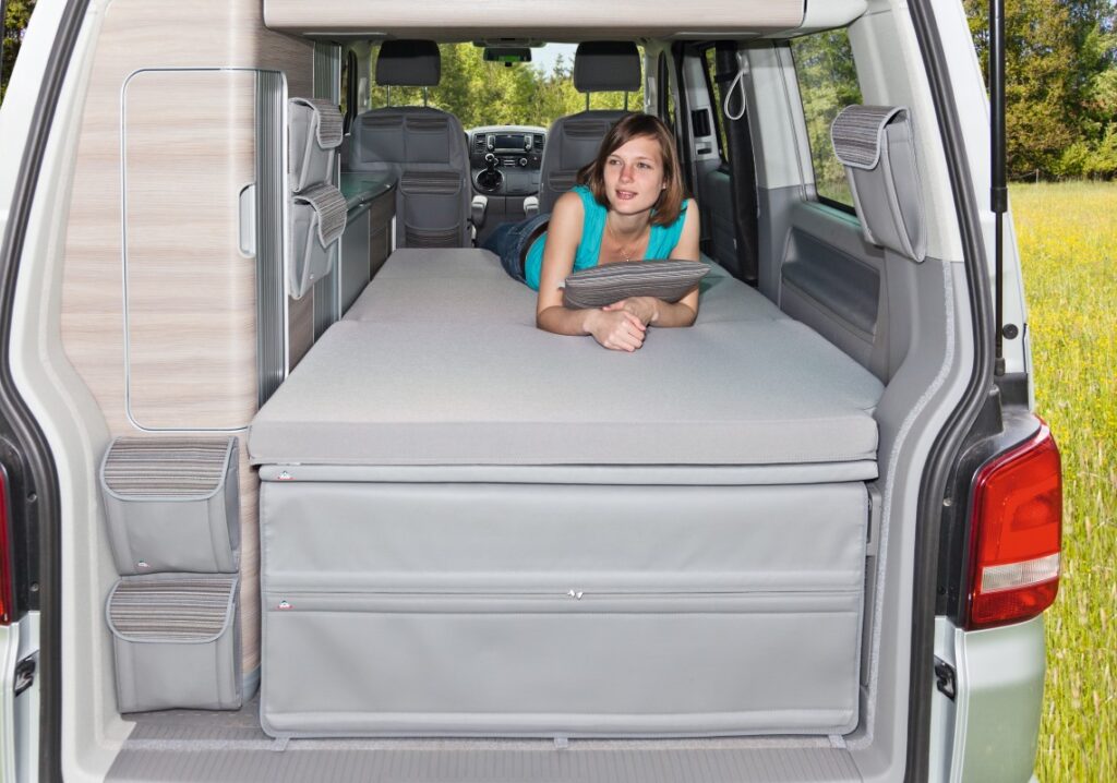 Set iXTEND Allround Faltbett plus iXTEND PAD Volkswagen T5 California (ohne Beach), Design „Palladium“