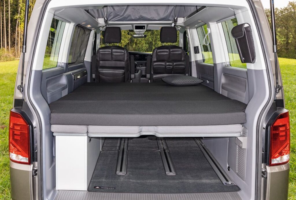 iXTEND Faltbett Design Titanschwarz Volkswagen T6.1 Multivan und California Beach