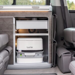 Brandrup Campingtoilette „Porta Potti 335“ Set für alle VW T6.1/T6/T5 California mit Spülschrank