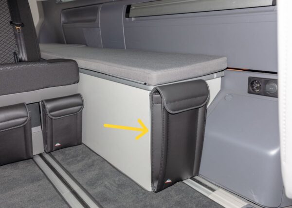 UTILITY Titanschwarz 1 Tasche Stauschrank Heck und Bug, VW T6.1 California Beach mit 2er-Bank