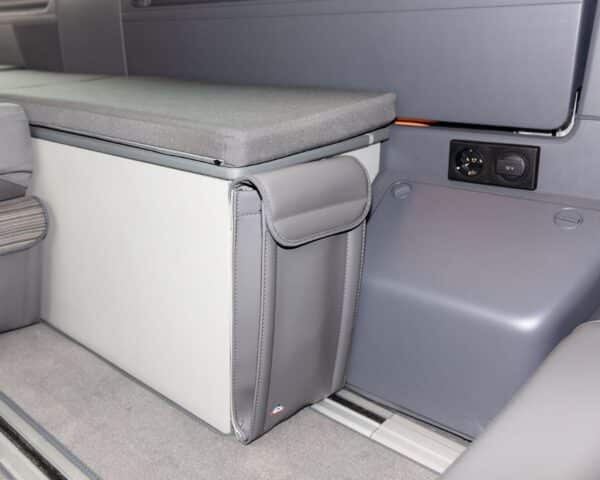 UTILITY für Stauschrank vorne, "Duschtasche", VW T6.1 California Ocean / Coast sowie Beach mit 2er-Bank, Design „Leder Palladium"