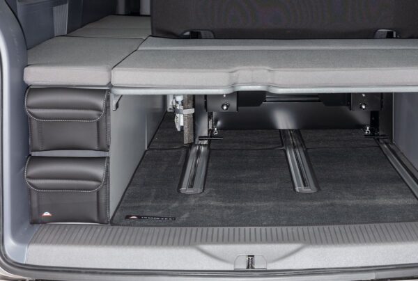 UTILITY Titanschwarz 2 Taschen Stauschrank Heck und Bug, VW T6.1 California Beach mit 2er-Bank