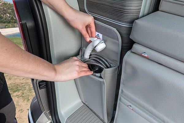 UTILITY für Stauschrank hinten, "Duschtasche", VW T6.1 California Ocean / Coast sowie Beach mit 2er-Bank, Design „Leder Palladium"