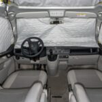 ISOLITE Extreme für die Fahrerhausfenster VW T6 ISOLITE Extreme Fahrerhausfenster VW T6 California, Multivan mit Sensoren im Innen-Rückspiegel