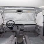 ISOLITE Extreme Fahrerhausfenster 3-tlg. VW T6.1 California/Multivan, trapezförmigem Spiegelfuß, Navi mit Verkehrszeichenerkennung