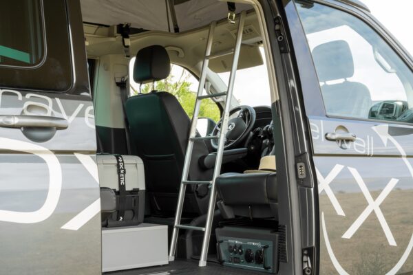 Bus-Boxx stepBOXX-Klappleiter_Bild1