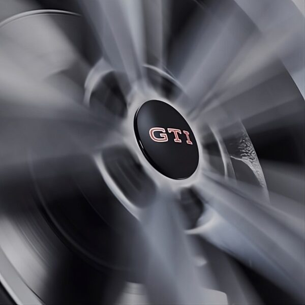 Dynamische-Nabenkappe-LM-Felge-mit-Golf-GTI-Logo-000071213