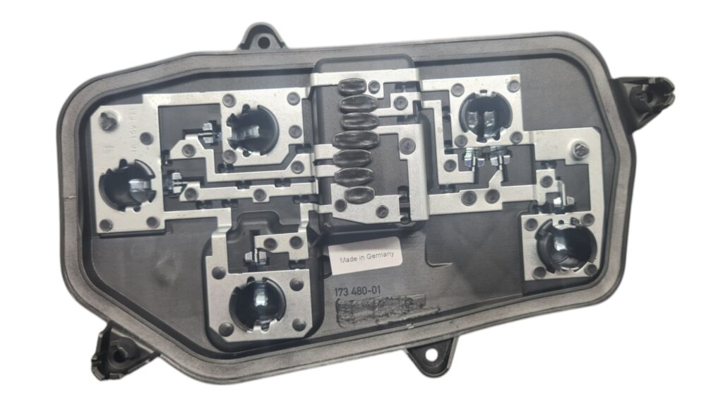 Original Volkswagen T5 Lampenträger links Rückleuchte Heckklappe 7E5945257