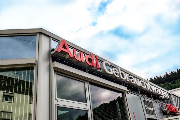 Audi Gebrauchtwagen :plus Audi Gebrauchtwagen :plus Fassade