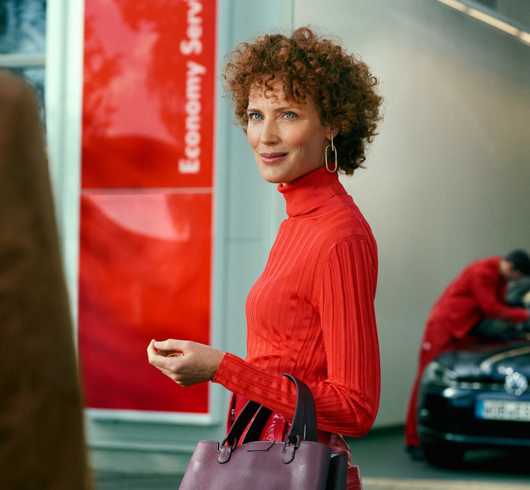 Economy Service 4+ Kundin im Autohaus