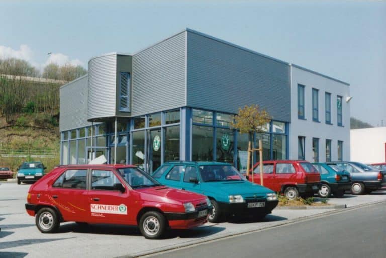 1993: Neubau des ŠKODA Verkaufsgebäudes